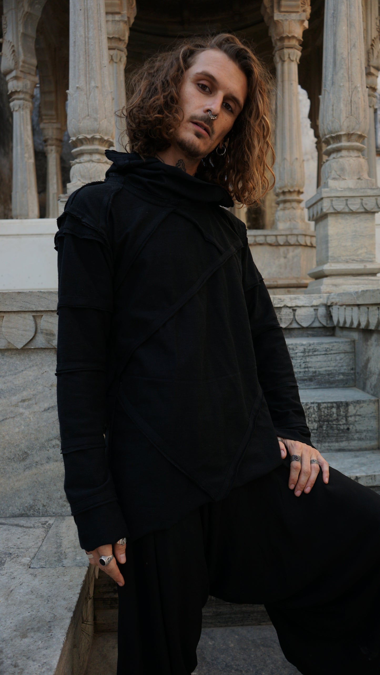Vaastavik Sweater Black