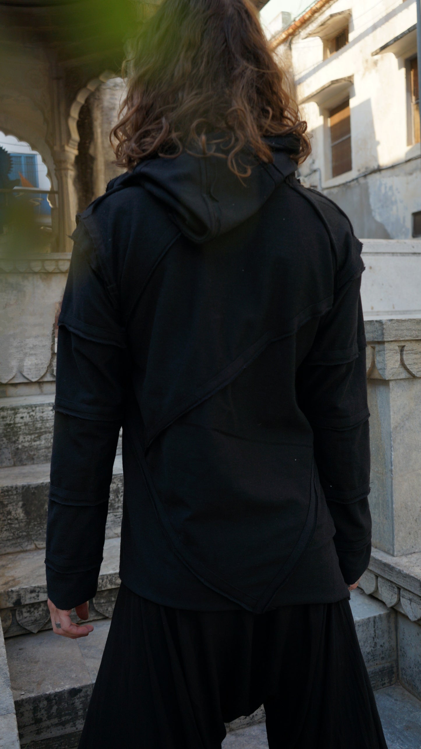 Vaastavik Sweater Black