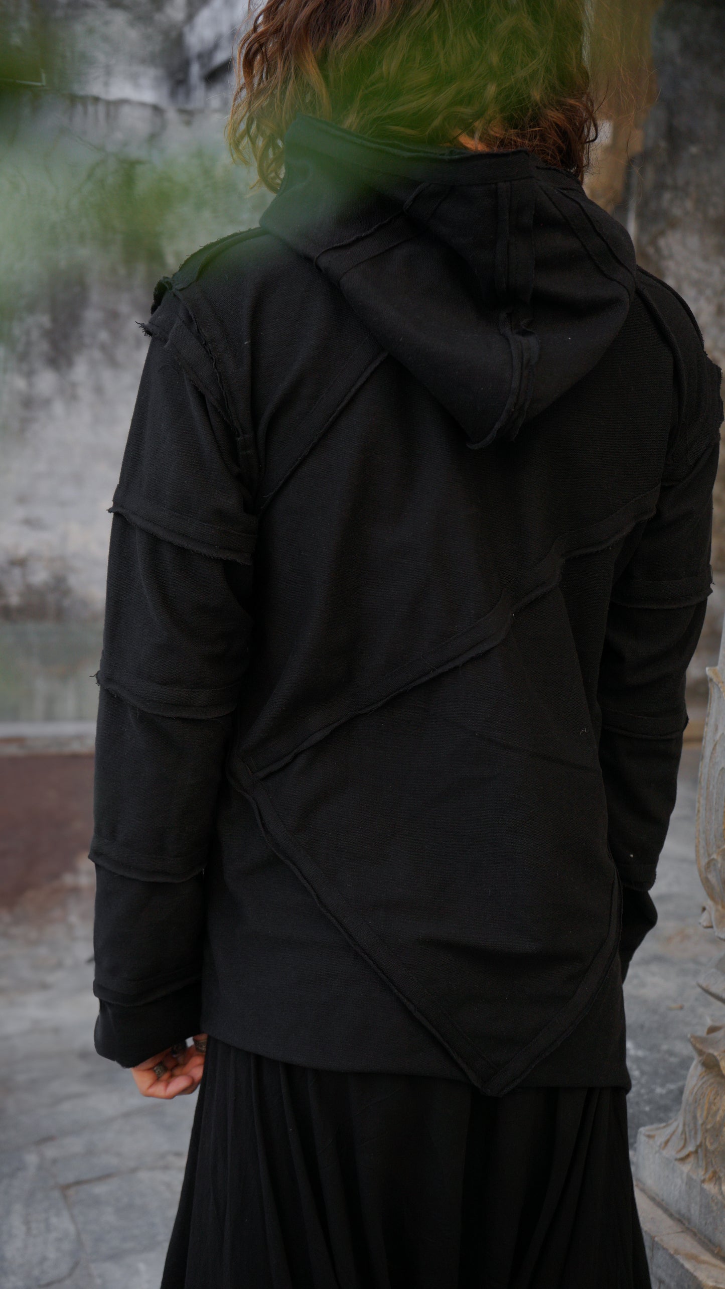 Vaastavik Sweater Black